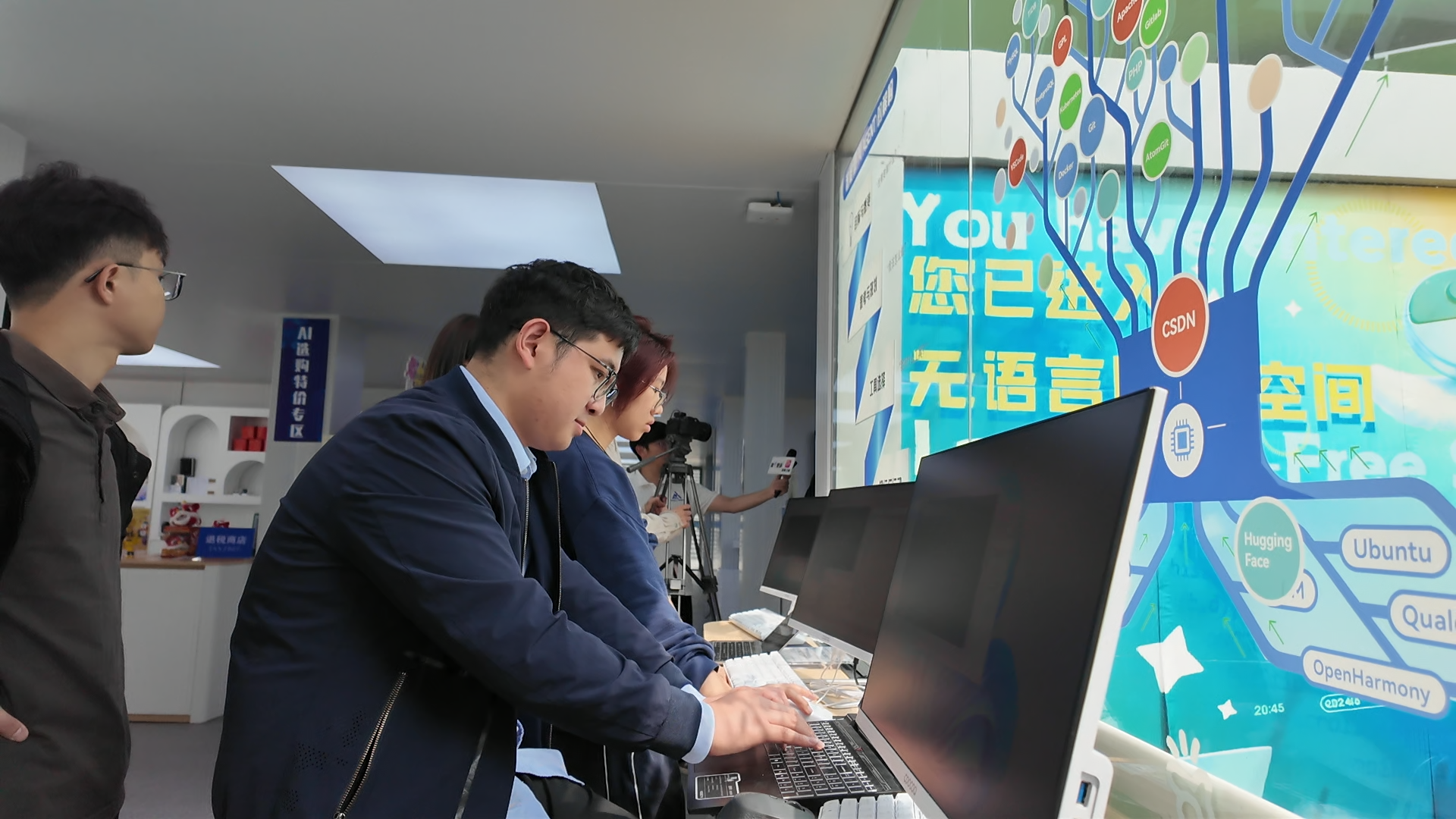 深圳龙岗“龙虾十条”未出先火数百家企业连夜咨询(图1)