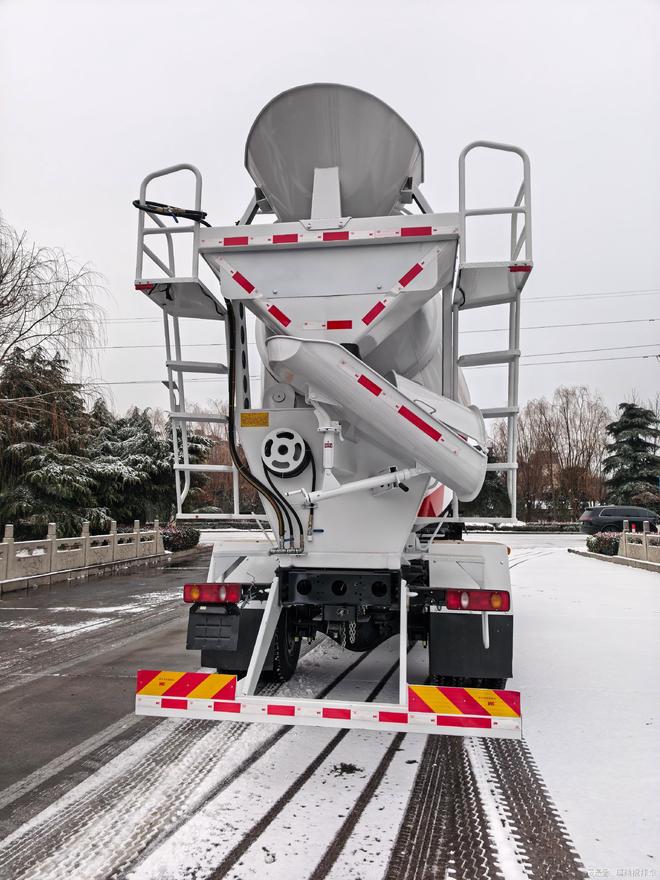 靠谱的混凝土搅拌车厂家实力推荐：工程建设的可靠选择(图3)