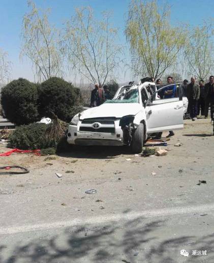 今天运城发生一起大货车私家车相撞司机受伤（内附现场）(图2)