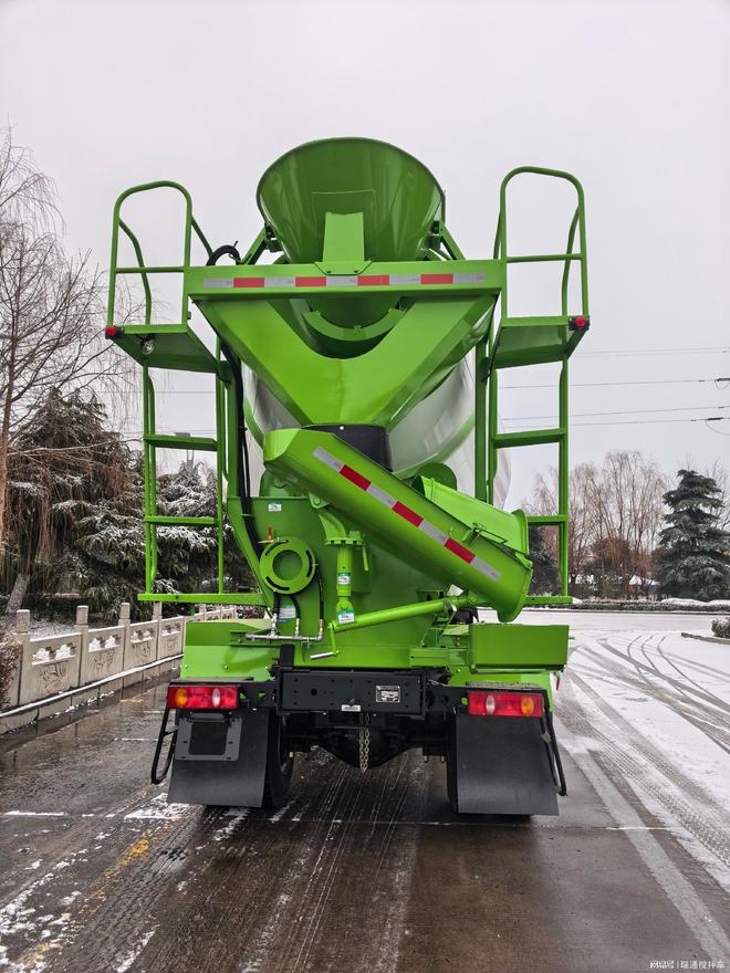 混凝土搅拌车厂家实力推荐：工程建设领域优选方案(图1)