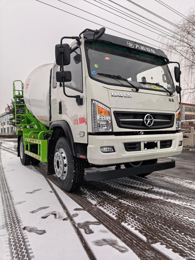 混凝土搅拌车厂家实力推荐：工程建设领域的优选方案(图1)