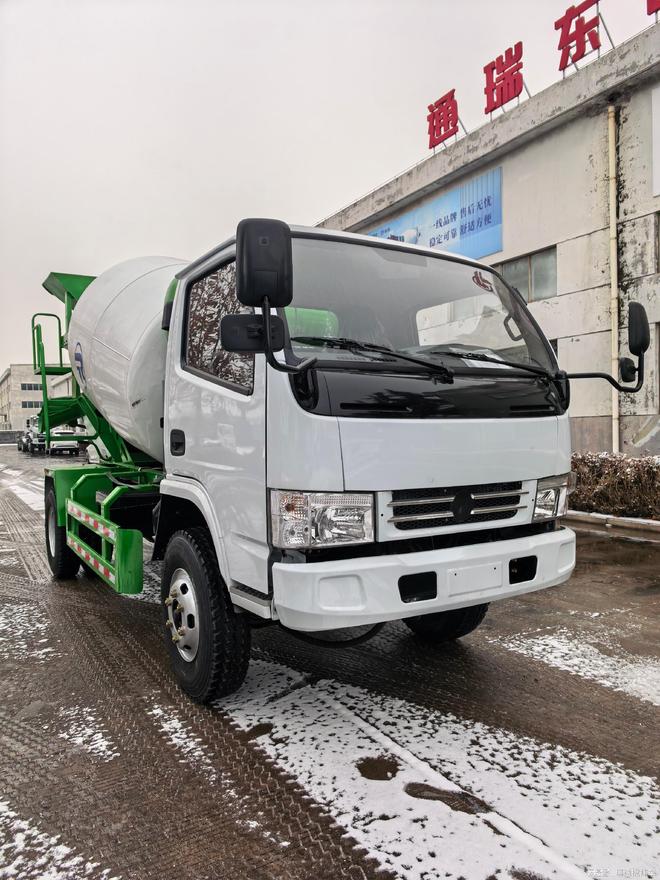 混凝土搅拌车厂家实力推荐：工程建设领域的高效解决方案(图2)