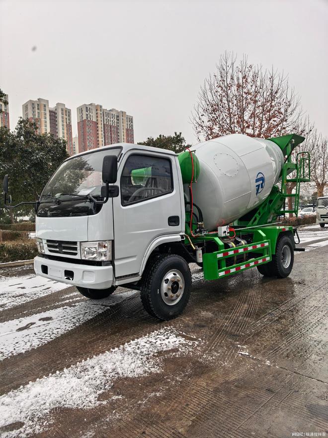 混凝土搅拌车厂家实力推荐：工程建设领域选型参考(图1)